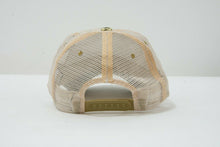 Load image into Gallery viewer, Beige trucker cap
